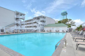 3 Bedroom Condo, Ocean Views & Short Walk to Beach!